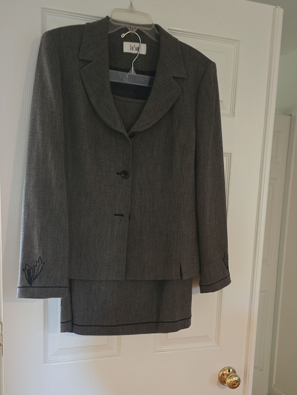 Le Suit Charcoal Gray Women's Two-Piece Skirt Suit